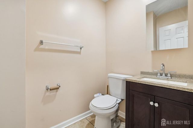12 Palm Court, Edison, NJ 08820
