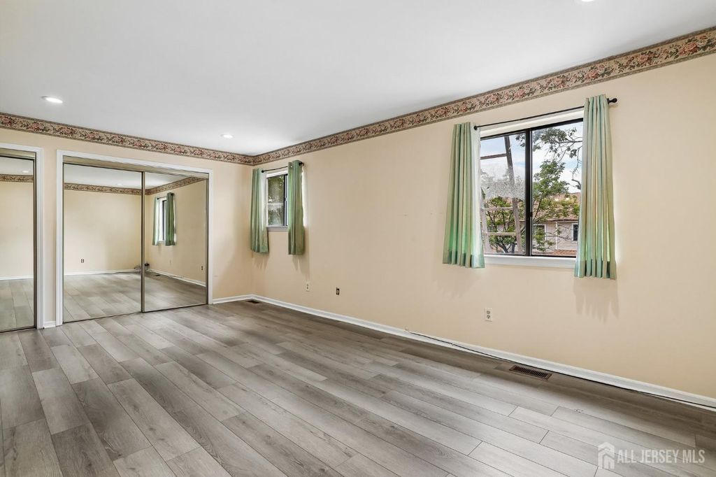 12 Palm Court, Edison, NJ 08820