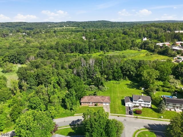 12 Aldersgate Cir, Mount Olive Twp., NJ 07828