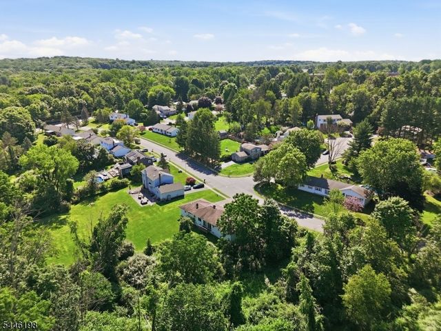 12 Aldersgate Cir, Mount Olive Twp., NJ 07828