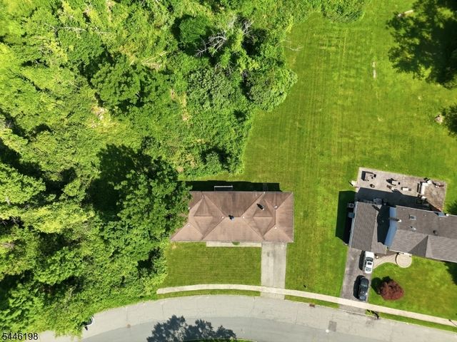 12 Aldersgate Cir, Mount Olive Twp., NJ 07828
