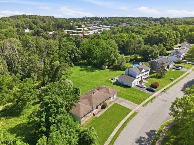 12 Aldersgate Cir, Mount Olive Twp., NJ 07828