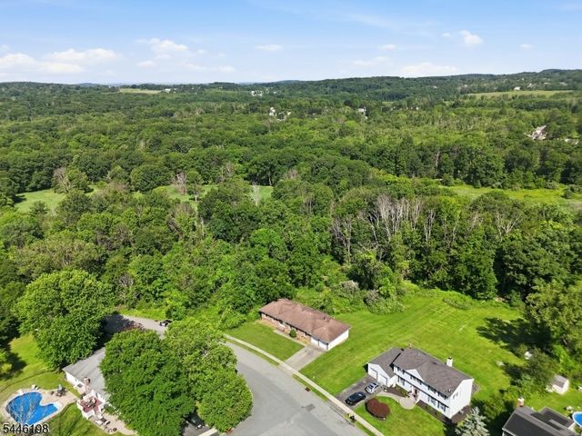 12 Aldersgate Cir, Mount Olive Twp., NJ 07828