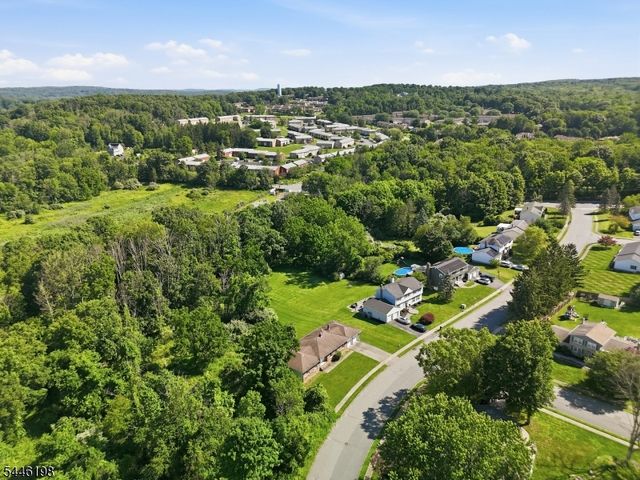 12 Aldersgate Cir, Mount Olive Twp., NJ 07828