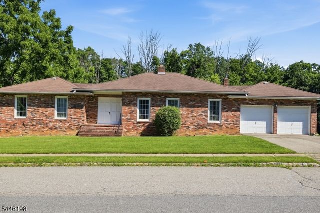 12 Aldersgate Cir, Mount Olive Twp., NJ 07828