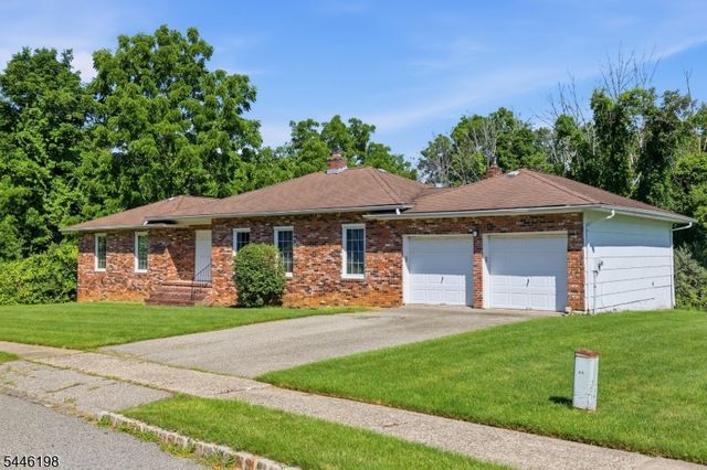 12 Aldersgate Cir, Mount Olive Twp., NJ 07828