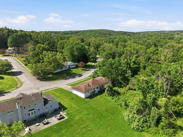 12 Aldersgate Cir, Mount Olive Twp., NJ 07828
