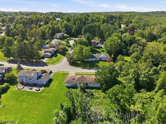 12 Aldersgate Cir, Mount Olive Twp., NJ 07828