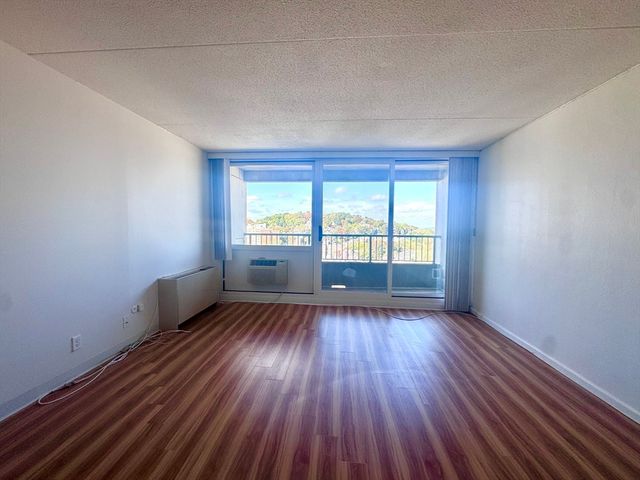 133 Park St 1403, Brookline, MA 02446