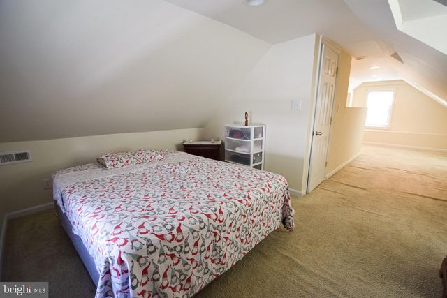 8128 DUNDALK AVE, Baltimore, MD 21222