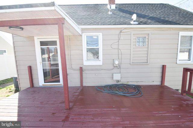 8128 DUNDALK AVE, Baltimore, MD 21222