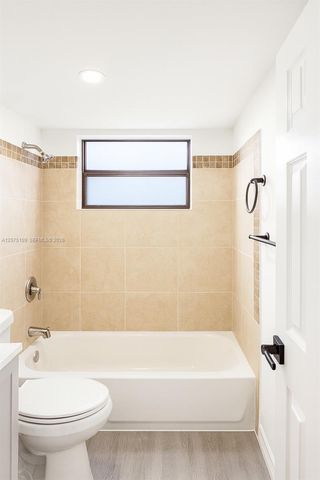 417 NW 2nd Avenue 9, Hallandale Beach, FL 33009