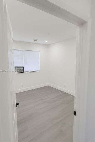 417 NW 2nd Avenue 9, Hallandale Beach, FL 33009