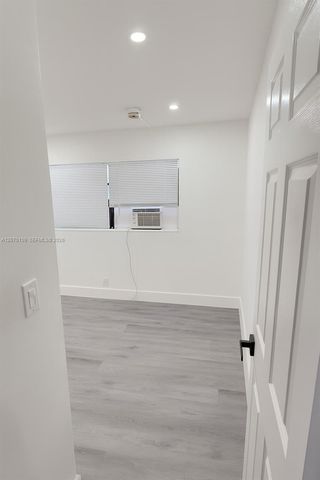 417 NW 2nd Avenue 9, Hallandale Beach, FL 33009