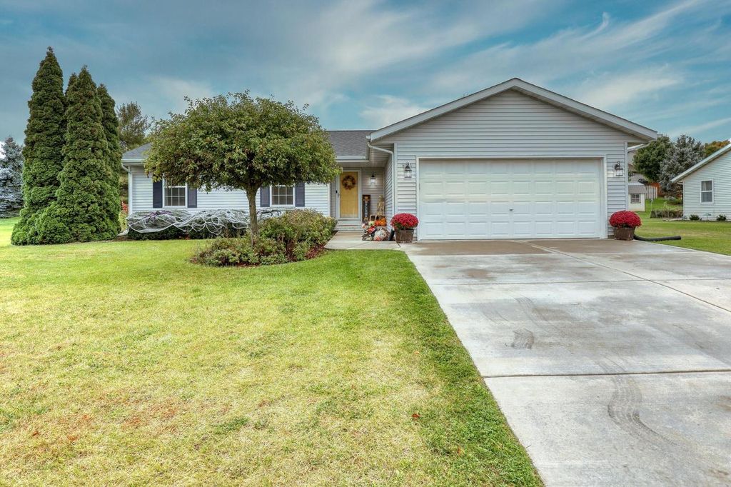 2955 Mallard WAY, East Troy, WI 53120