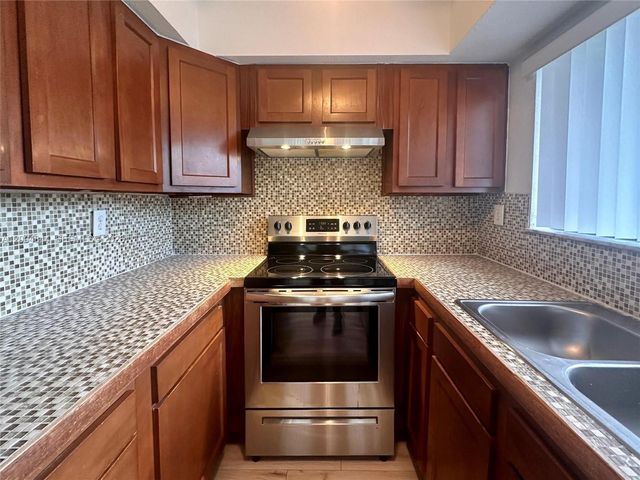 2580 Coral Springs Dr 2580, Coral Springs, FL 33065