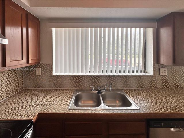 2580 Coral Springs Dr 2580, Coral Springs, FL 33065