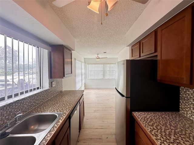 2580 Coral Springs Dr 2580, Coral Springs, FL 33065