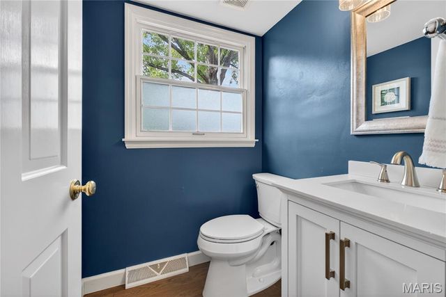 12847 Haw Thicket Lane, Des Peres, MO 63131