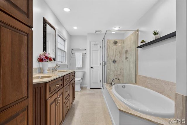12847 Haw Thicket Lane, Des Peres, MO 63131