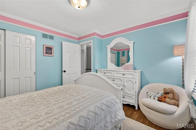 12847 Haw Thicket Lane, Des Peres, MO 63131