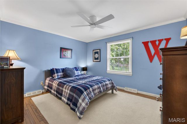 12847 Haw Thicket Lane, Des Peres, MO 63131