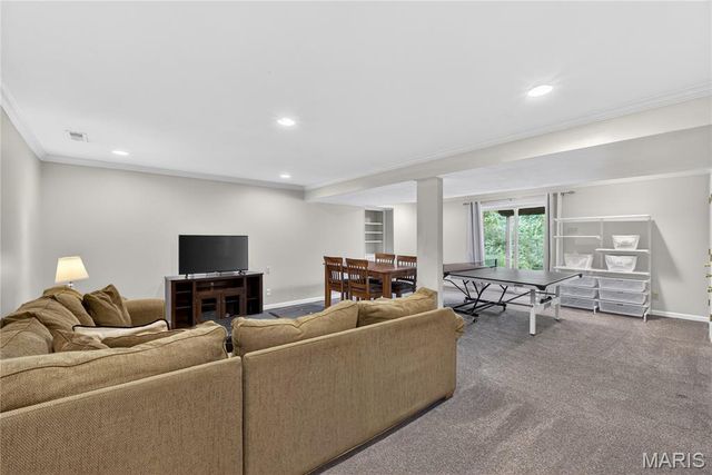 12847 Haw Thicket Lane, Des Peres, MO 63131