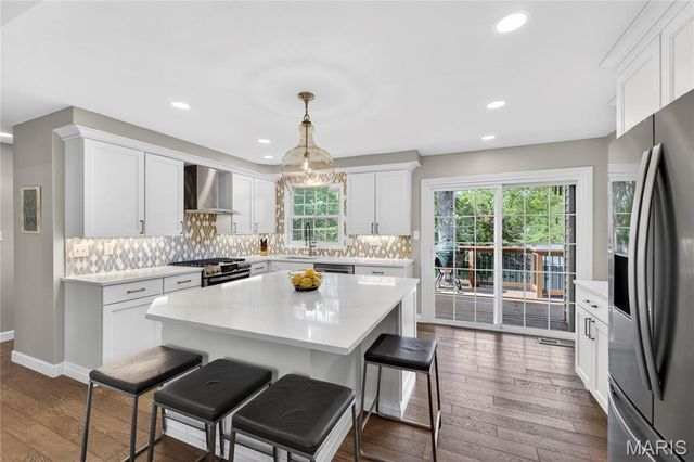 12847 Haw Thicket Lane, Des Peres, MO 63131