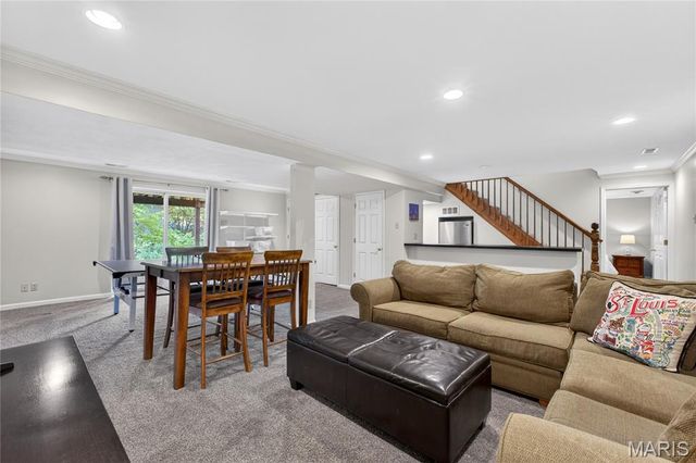 12847 Haw Thicket Lane, Des Peres, MO 63131