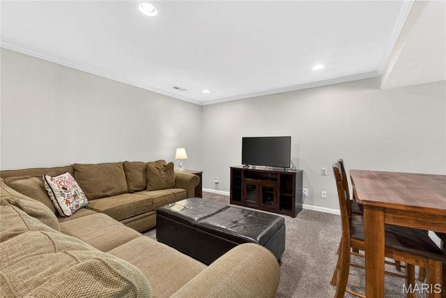 12847 Haw Thicket Lane, Des Peres, MO 63131