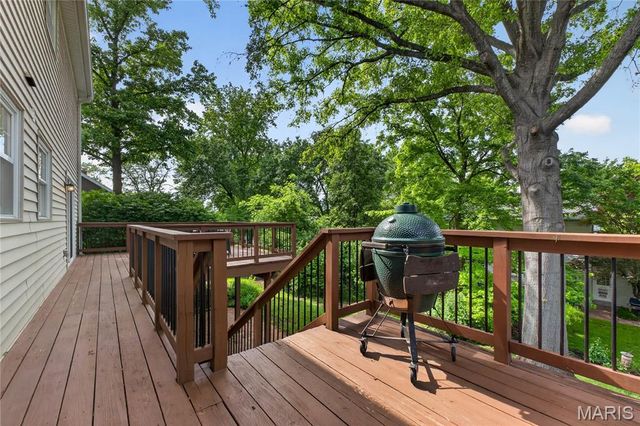 12847 Haw Thicket Lane, Des Peres, MO 63131