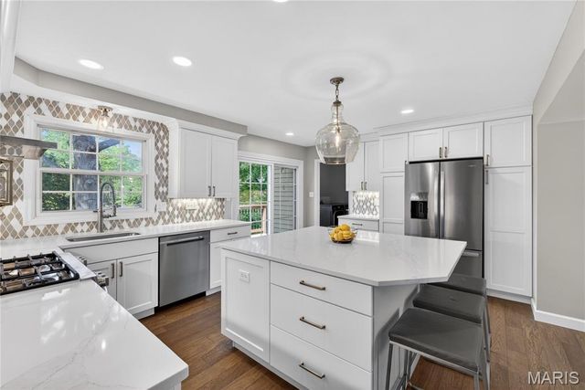 12847 Haw Thicket Lane, Des Peres, MO 63131