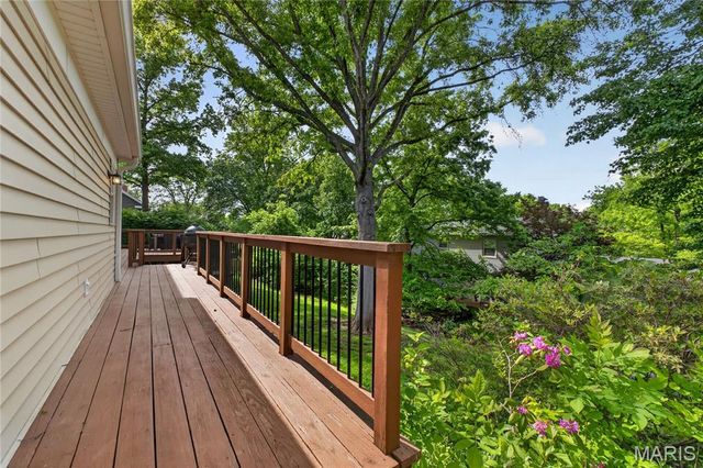 12847 Haw Thicket Lane, Des Peres, MO 63131