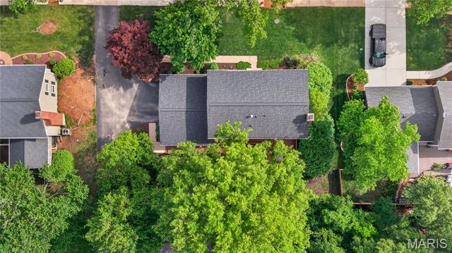 12847 Haw Thicket Lane, Des Peres, MO 63131