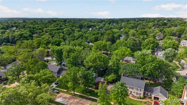 12847 Haw Thicket Lane, Des Peres, MO 63131