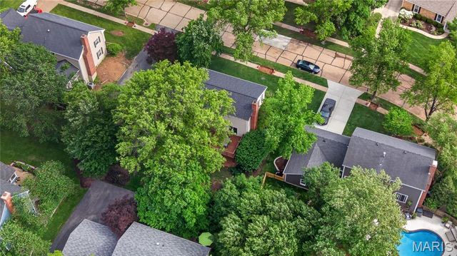 12847 Haw Thicket Lane, Des Peres, MO 63131