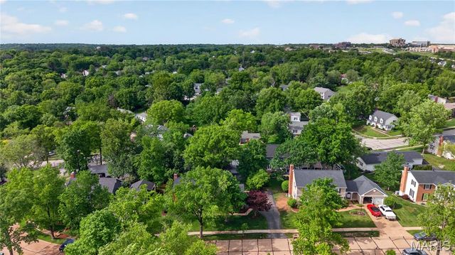 12847 Haw Thicket Lane, Des Peres, MO 63131