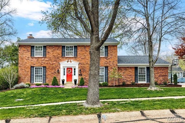 12847 Haw Thicket Lane, Des Peres, MO 63131