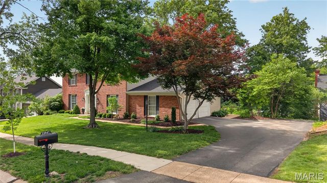 12847 Haw Thicket Lane, Des Peres, MO 63131