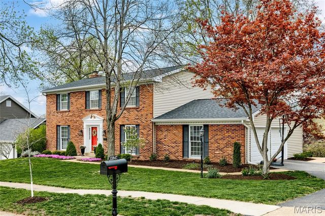 12847 Haw Thicket Lane, Des Peres, MO 63131