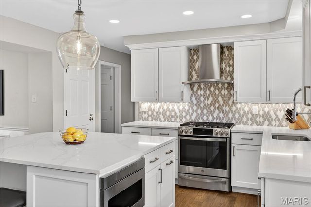 12847 Haw Thicket Lane, Des Peres, MO 63131