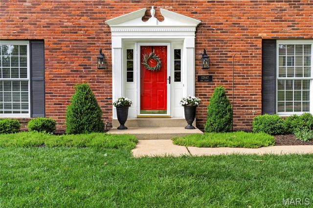 12847 Haw Thicket Lane, Des Peres, MO 63131