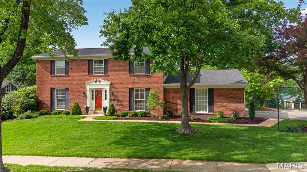 12847 Haw Thicket Lane, Des Peres, MO 63131