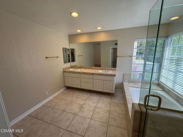 834 Sunstone Street, Westlake Village, CA 91362