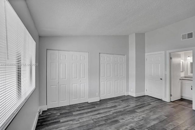 5084 S University Dr, Davie, FL 33328