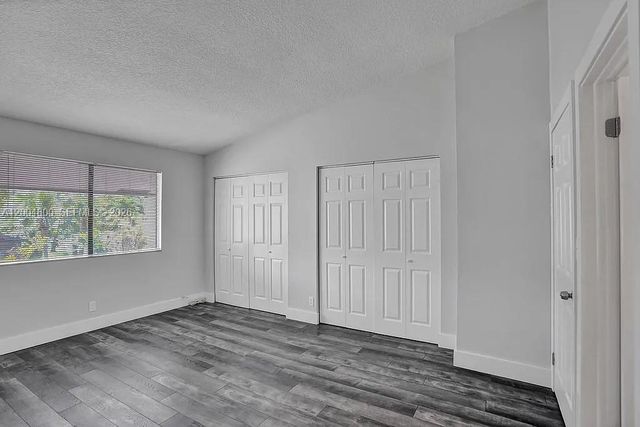 5084 S University Dr, Davie, FL 33328
