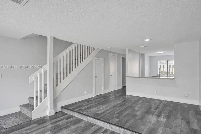 5084 S University Dr, Davie, FL 33328