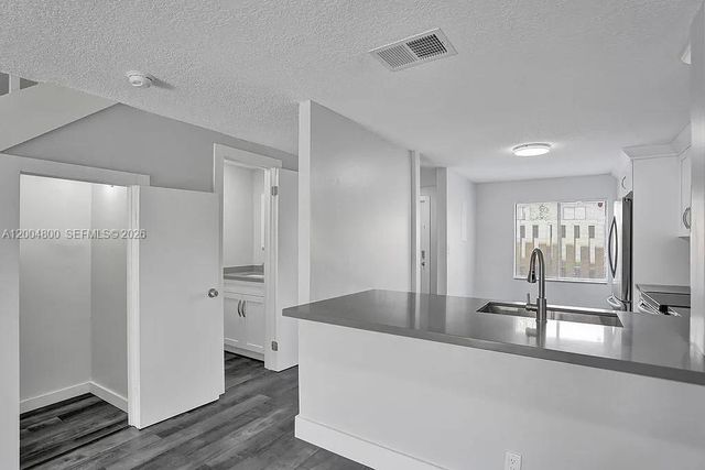 5084 S University Dr, Davie, FL 33328