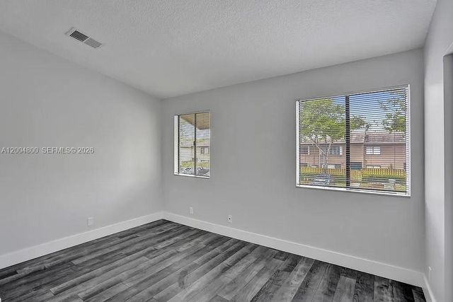 5084 S University Dr, Davie, FL 33328