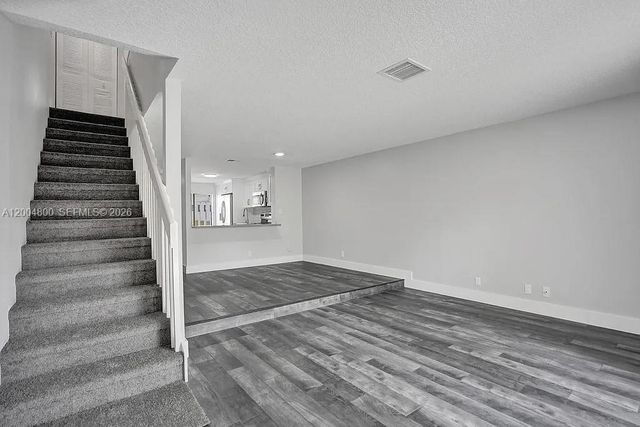 5084 S University Dr, Davie, FL 33328